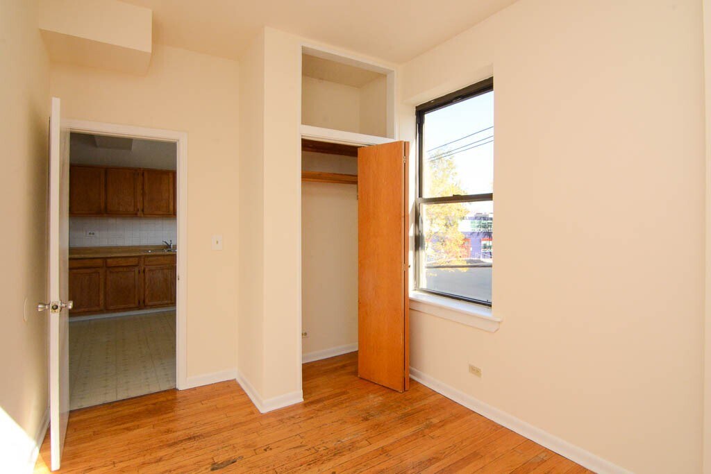 Building Photo - 3145 W Medill Ave