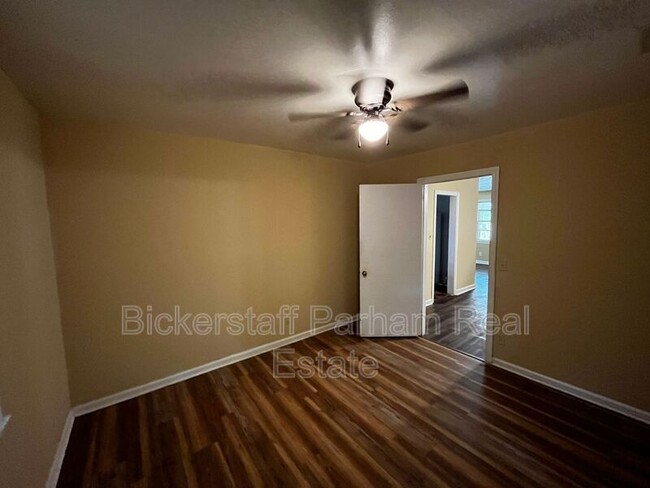 Building Photo - 4445 Sims St