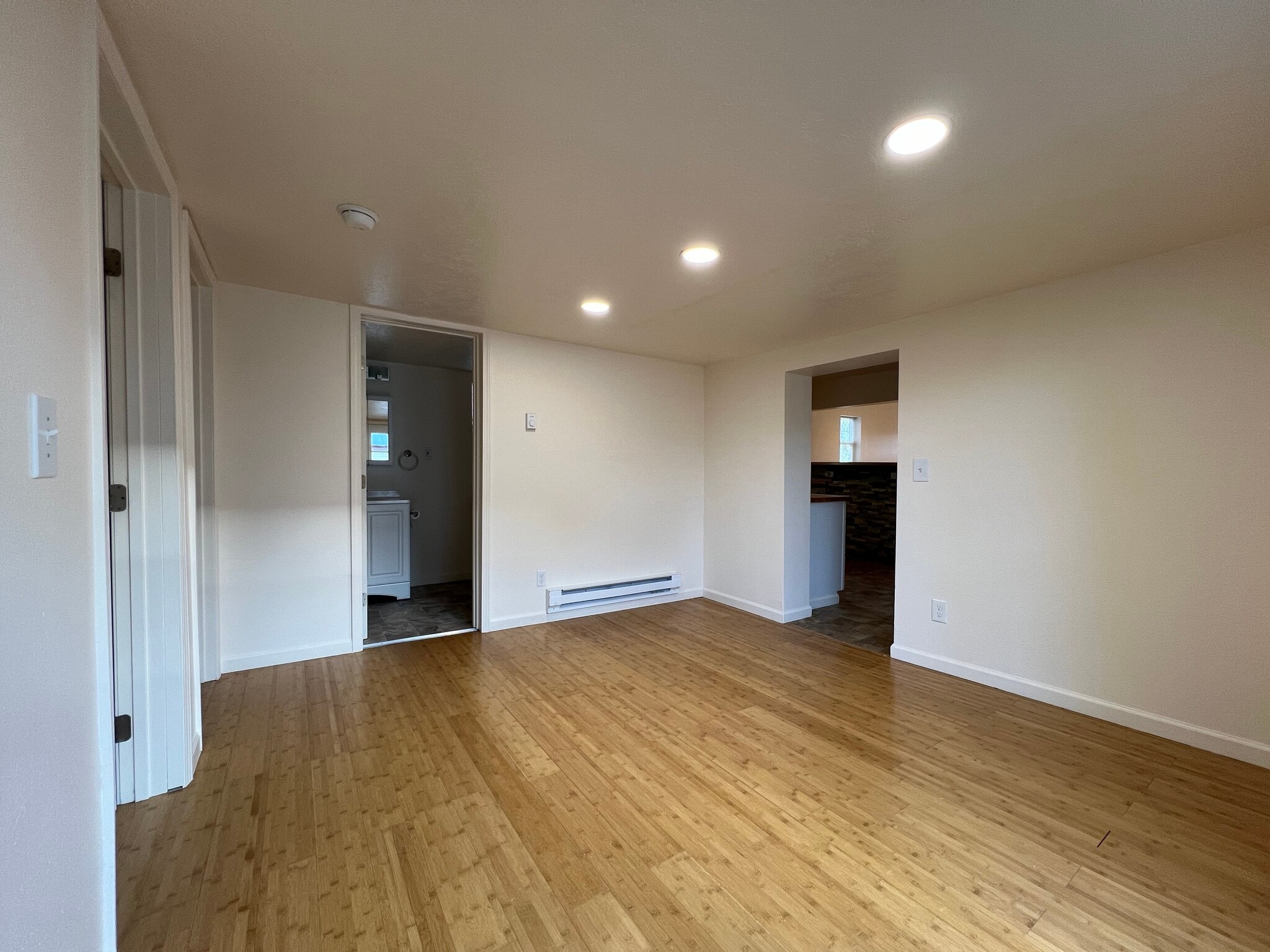 Dining - 81 E 3rd S