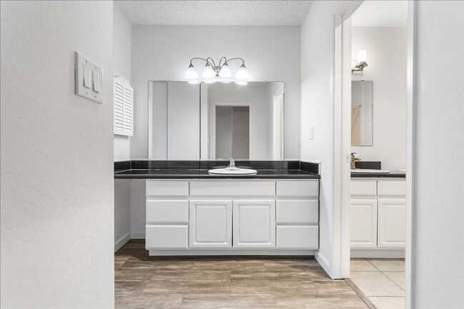 Building Photo - 955 Shorepoint Ct
