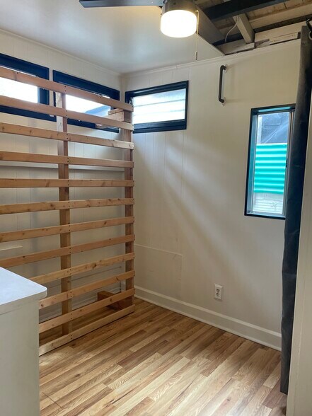 Building Photo - 3554 Colonial Ave