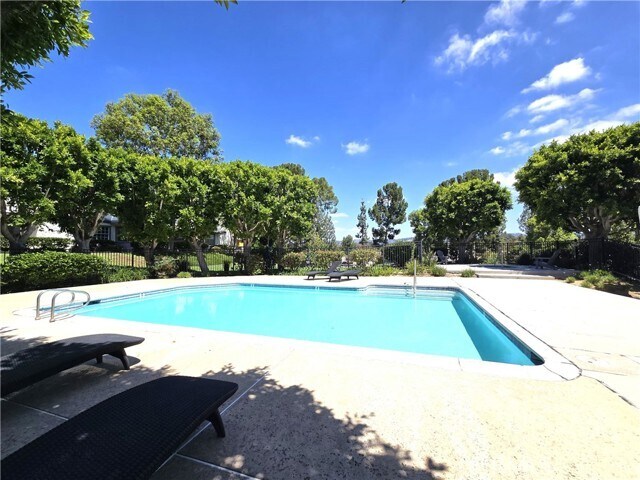 Building Photo - 1319 S Country Way