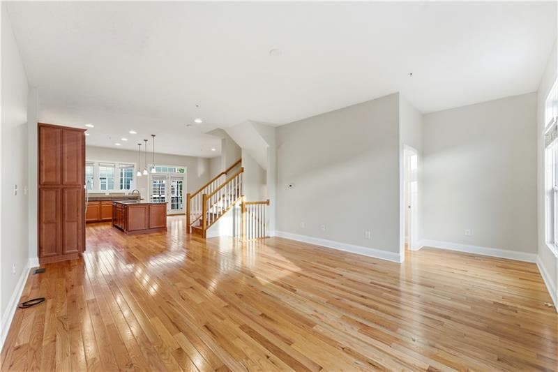 Building Photo - 335 Osona Ln
