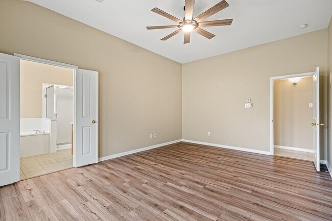 Building Photo - 8615 Traciney Blvd