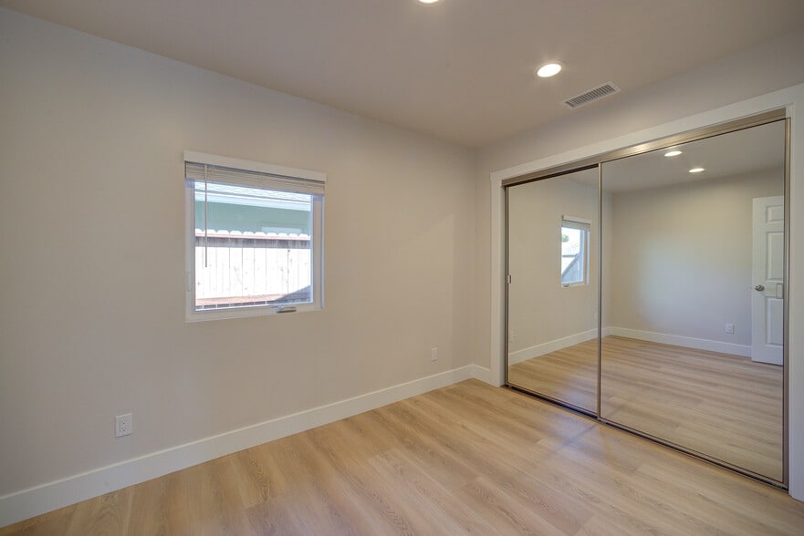 Building Photo - 1282 W Newport St