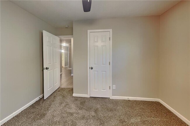 Building Photo - 122 Sherwood Forest Dr