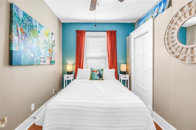 Building Photo - 748 11th Ave N