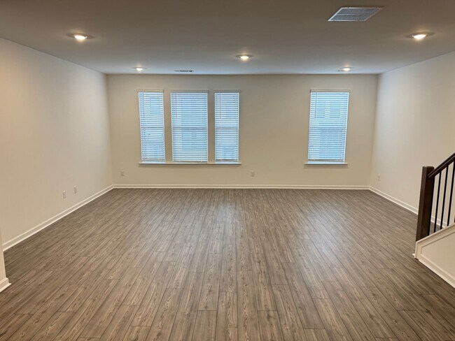 Building Photo - Beautiful 4 bed 3.5 Bath Home in Heart of Lawrenceville!