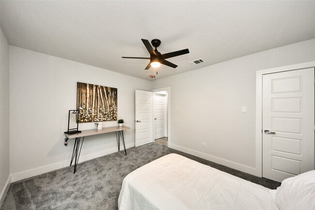 Building Photo - 3630 Alsace St