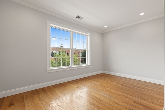 Building Photo - 58 Holton St
