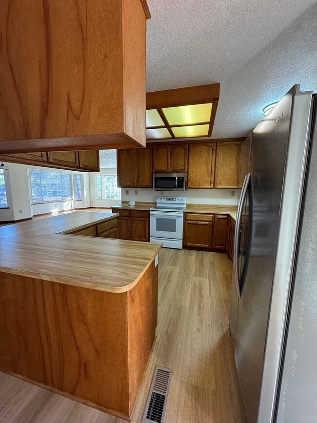 Building Photo - Beautiful Partial Lake View Home on the Go...