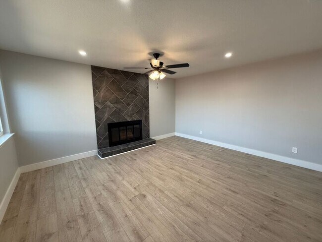 Building Photo - 1255 Valencia Ln