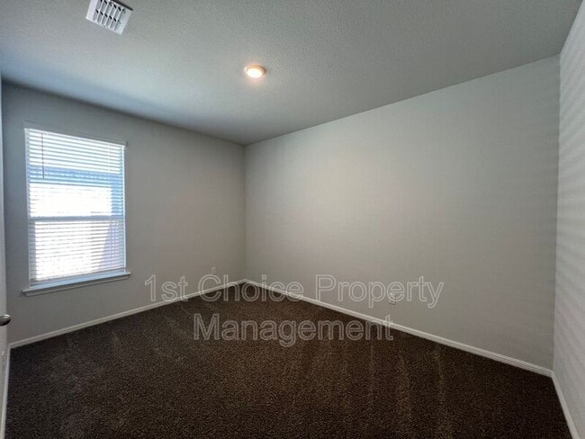 Building Photo - 9608 New Bern Dr