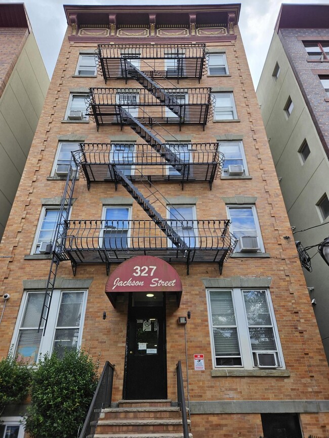 Building Photo - 327 Jackson St