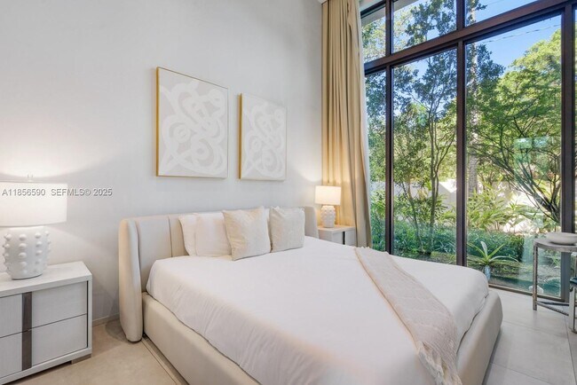 Building Photo - 2700 NE 18th St