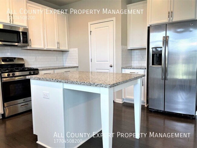 Building Photo - 4845 Frontier Dr