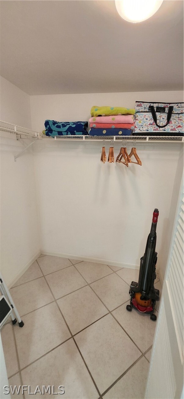 Building Photo - 228 Fox Glen Dr