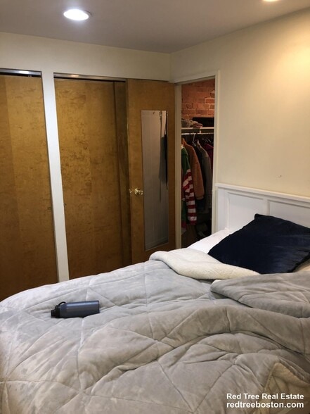 Building Photo - 103 Gainsborough St