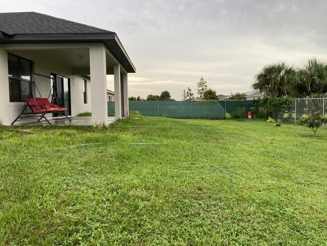 Building Photo - 350 Piper Ave