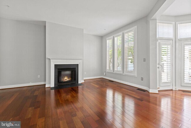 Building Photo - 1106 Pleasant Cir