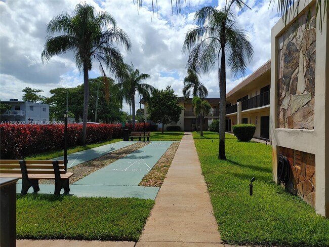 Building Photo - 421 NE 1st St