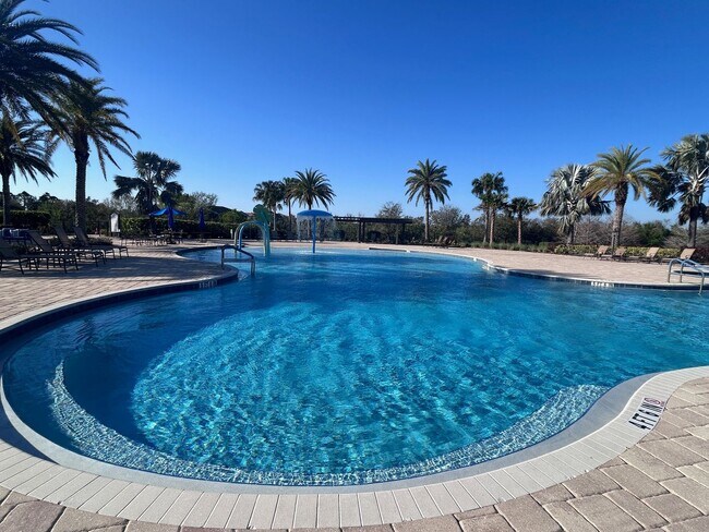 Building Photo - JUST LISTED! -3/2 COACH HOME  - COUNTRY CLUB EAST  - NICE!!