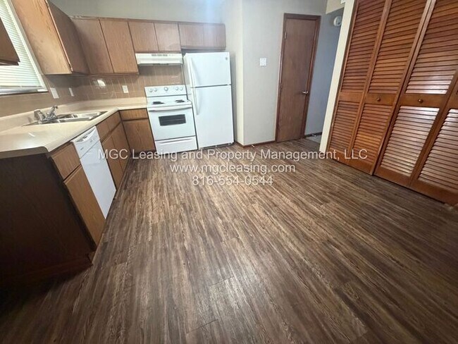 Building Photo - Welcome to Millwood Townhomes — Freshly Updated and ready for you to call home!