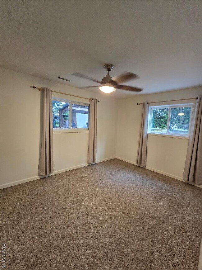 Building Photo - 2310 Cumberland Dr