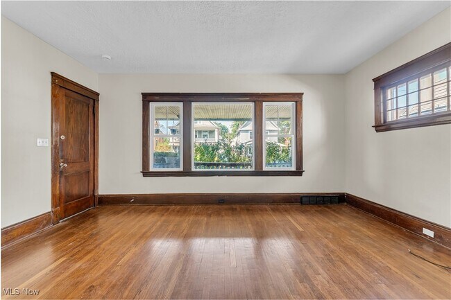 Building Photo - 1909 W 73rd St