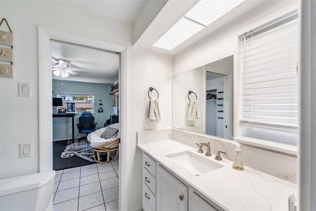 Building Photo - 1001 Grovewood Ct
