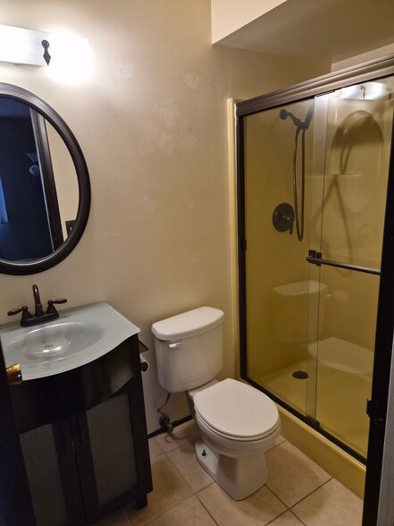 Master Bath - 1600 Northbrook Dr