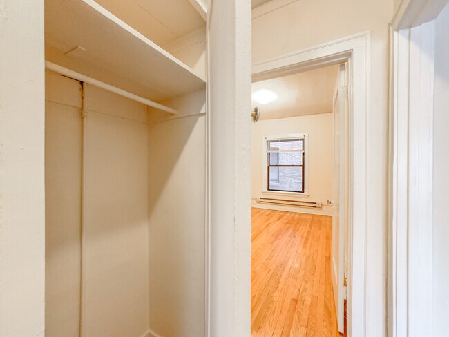 Building Photo - 1031 Dempster St