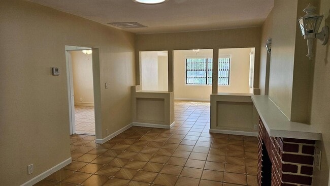 Building Photo - 421 Ardmore Rd