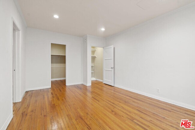 Building Photo - 117 Kings Rd