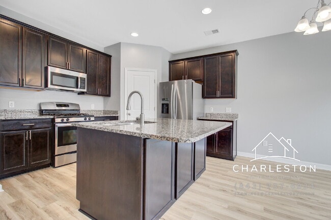 Building Photo - 403 War Admiral Ln