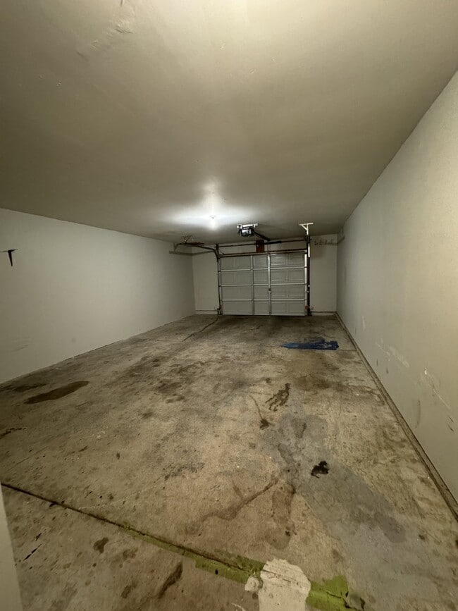 Building Photo - 107 S Gordon St