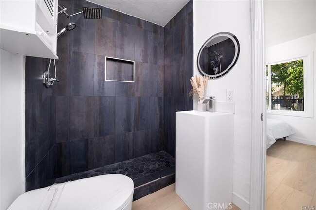 Building Photo - 1009 W Myrtle St