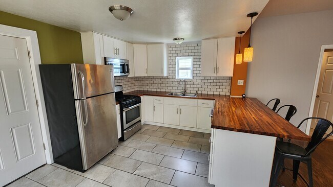 Building Photo - 741 E Morris St