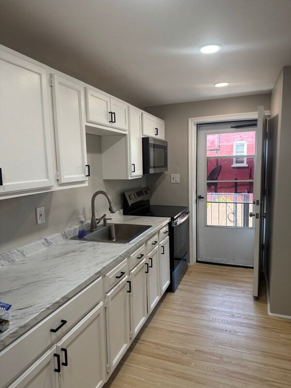 Building Photo - 548 Ridge Ave