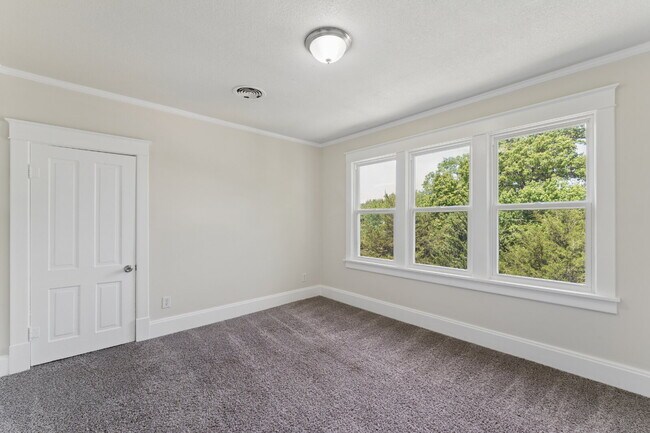 Building Photo - Welcome home to this stunning, light-filled rental that truly has it all! Featuring huge living s...