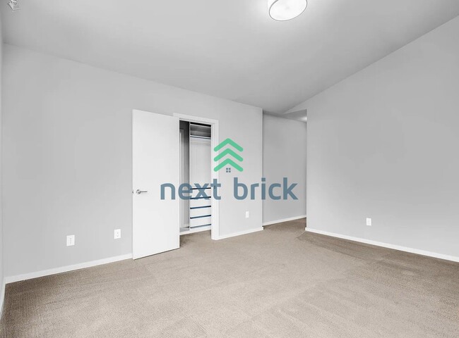 Building Photo - 3BR / 3BA Single-Family Home in Desirable Seattle Neighborhood