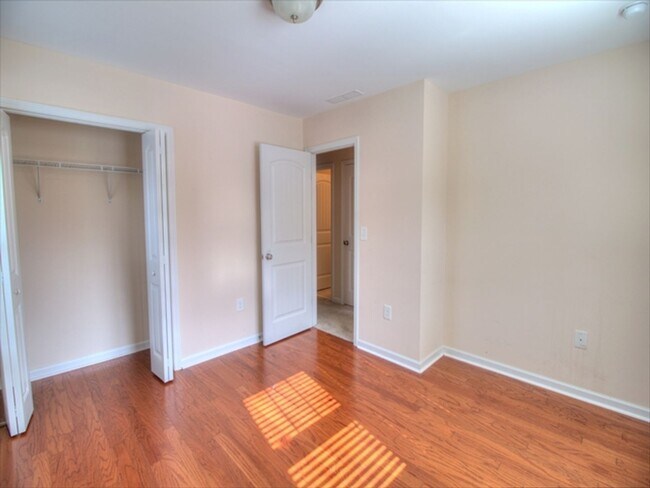 Building Photo - Charming 4-Bed, 3-Bath Home for Rent in Ru...