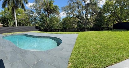 Building Photo - 1304 Stratford St