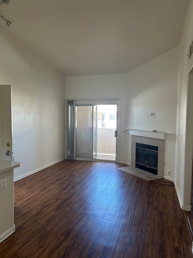 Building Photo - 1-Bedroom Condo in Gated Green Valley Community – Henderson