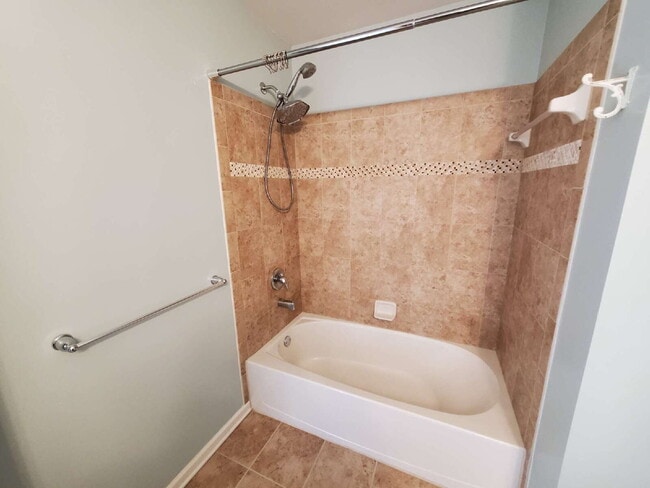 Building Photo - Impeccable 3 Bed / 2.5 Bath Townhome – Packed with Custom Upgrades!