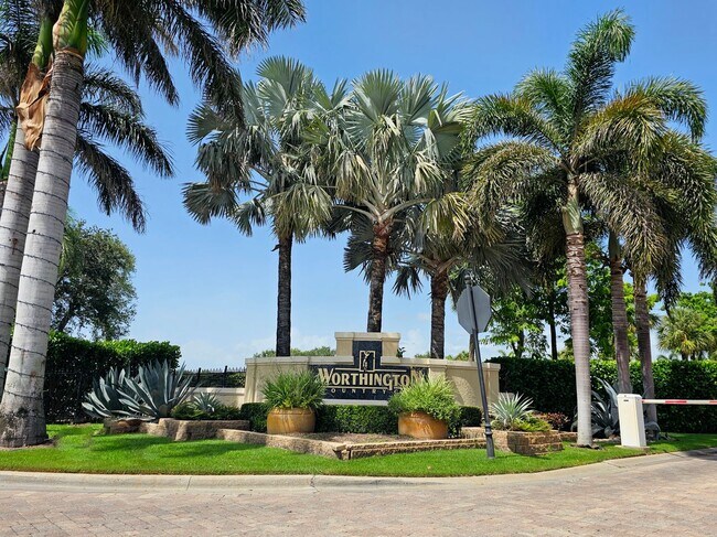 Building Photo - Available at a discounted rate - Furnished 3BR/2BA second floor condo in Worthington!