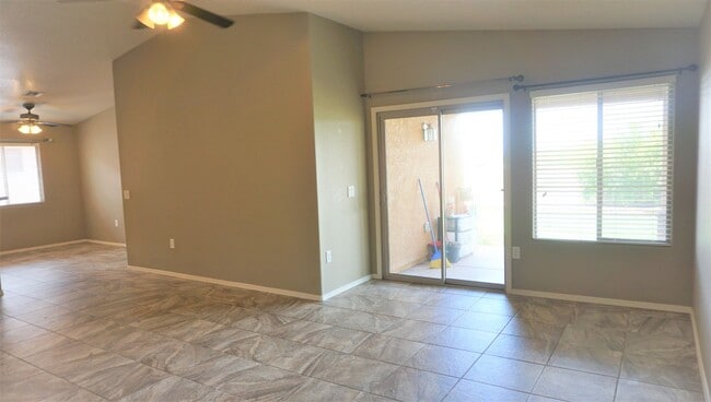 Building Photo - 3359 Zion Ct