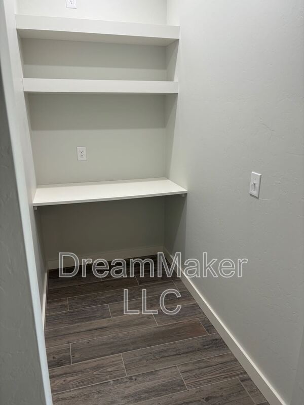Building Photo - 1016 Varenna Ln