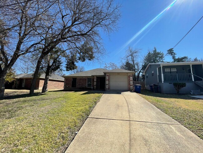 Building Photo - Dallas home over 1200 sqft!