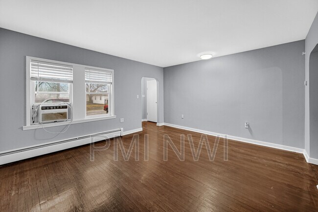 Building Photo - 314 S Jasper St